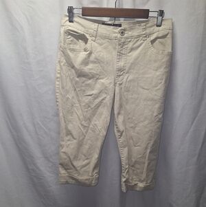 Gloria Vanderbilt capris size 10
